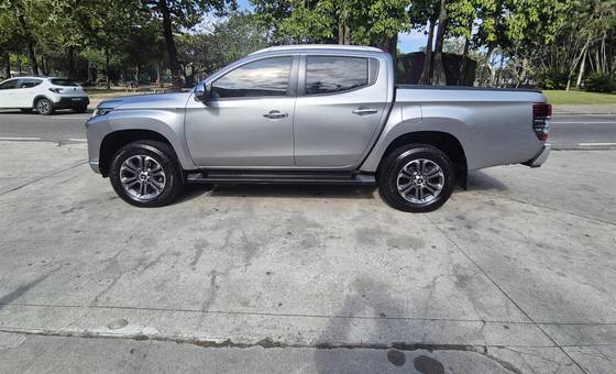 MITSUBISHI L200 TRITON 2.4 16V TURBO DIESEL SPORT HPE-S CD 4P 4X4 AUTOMÁTICO